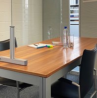 Tischschutzscheiben für Beratungszimmer und Büros